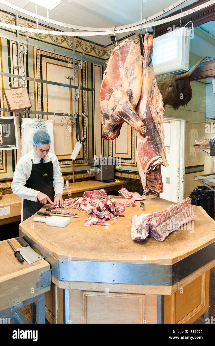 Allens di Mayfair, tradizionale negozio di macellaio in Mount Street, London, England, Regno Unito Foto Stock