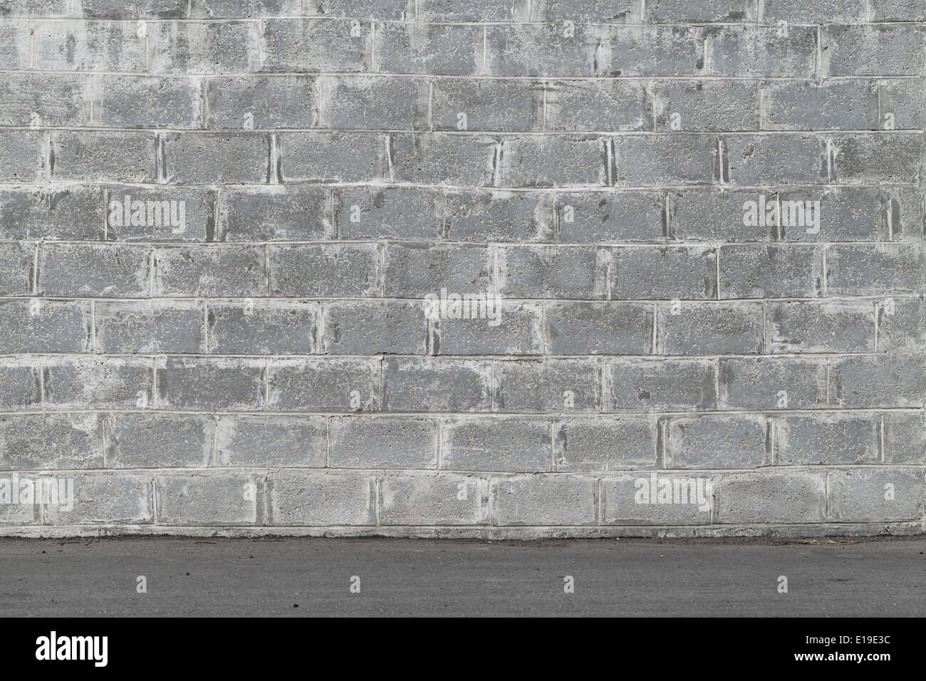 Grigio a muro fatto di cemento cellulare blocchi Foto Stock