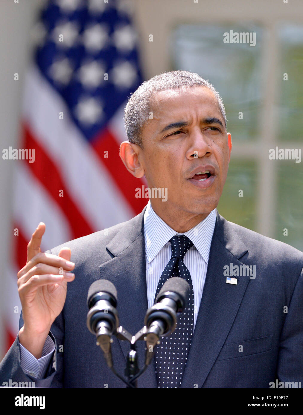 Washington, DC, Stati Uniti d'America. 27 Maggio, 2014. Stati Uniti Il presidente Barack Obama parla al Giardino delle Rose della Casa Bianca di Washington, DC, Stati Uniti, 27 maggio 2014. Stati Uniti Obama ha detto martedì che egli prevede di lasciare 9.800 truppe americane in Afghanistan oltre il 2014. Credito: Yin Bogu/Xinhua/Alamy Live News Foto Stock