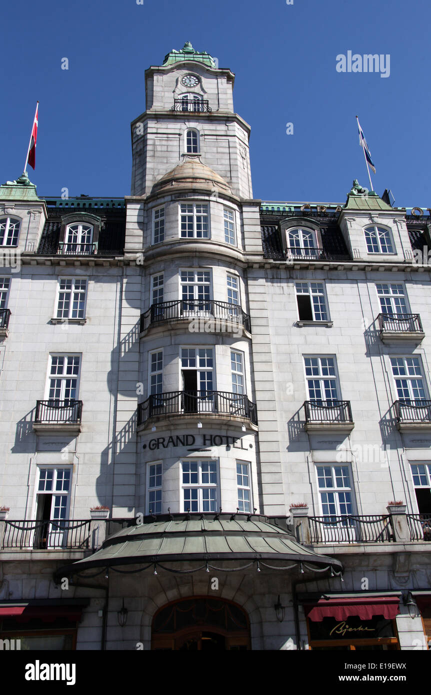 Il famoso Grand Hotel su Karl Johans Gate nel centro di Oslo ed è il luogo di ritrovo per l'Annuale Premio Nobel per la pace Foto Stock