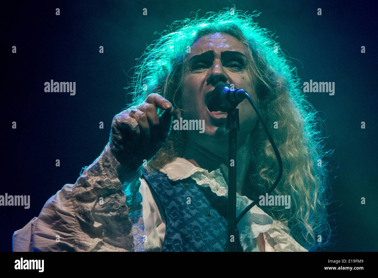 Milano Italia. Il 26 maggio 2014. STEVE HACKETT ex chitarrista Genesis si esibisce dal vivo presso il Teatro lineare4Ciak durante il 'Genesis Extended 2014 World Tour' Foto Stock