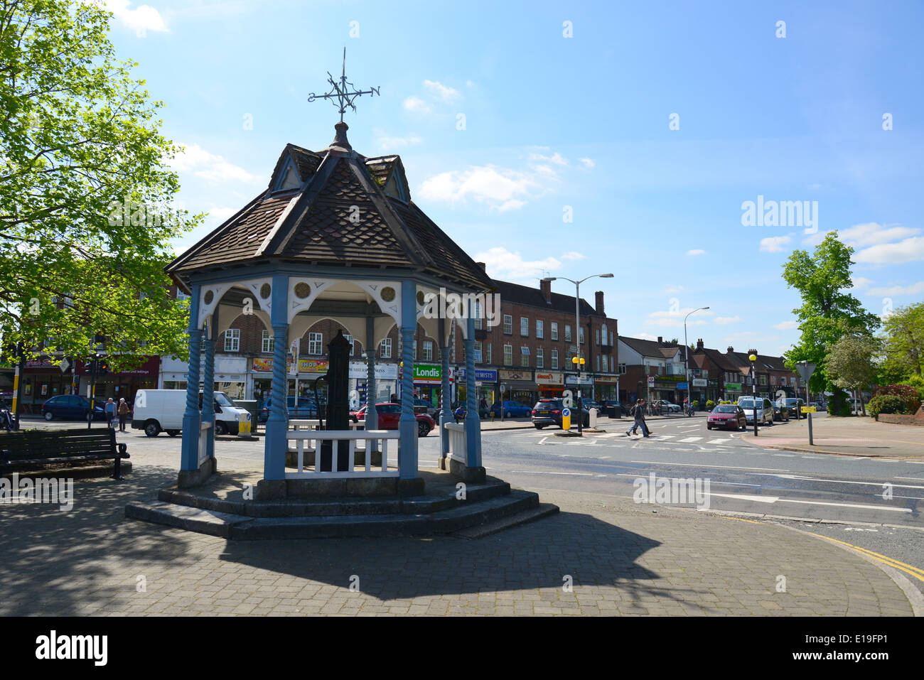 Antico borgo pompa, High Road, Ickenham, London Borough of Hillingdon, Greater London, England, Regno Unito Foto Stock