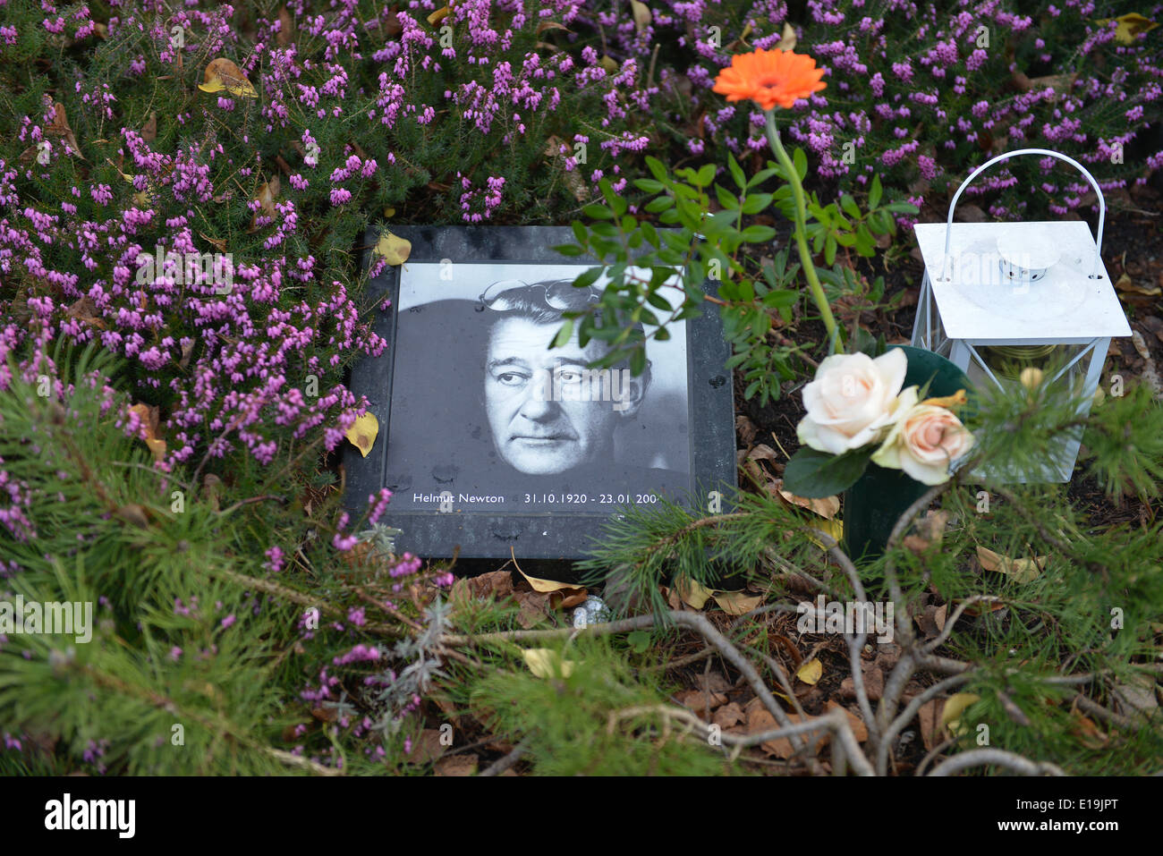 Grab Helmut Newton, Kuenstlerfriedhof, Stubenrauchstrasse, Friedenau, Berlino, Deutschland / Künstlerfriedhof Foto Stock