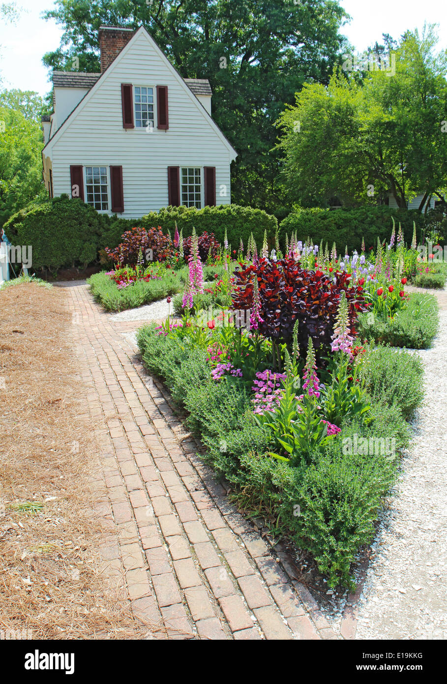 Restaurata la casa e il giardino il duca di Gloucester Street nel centro di Colonial Williamsburg, Virginia Foto Stock
