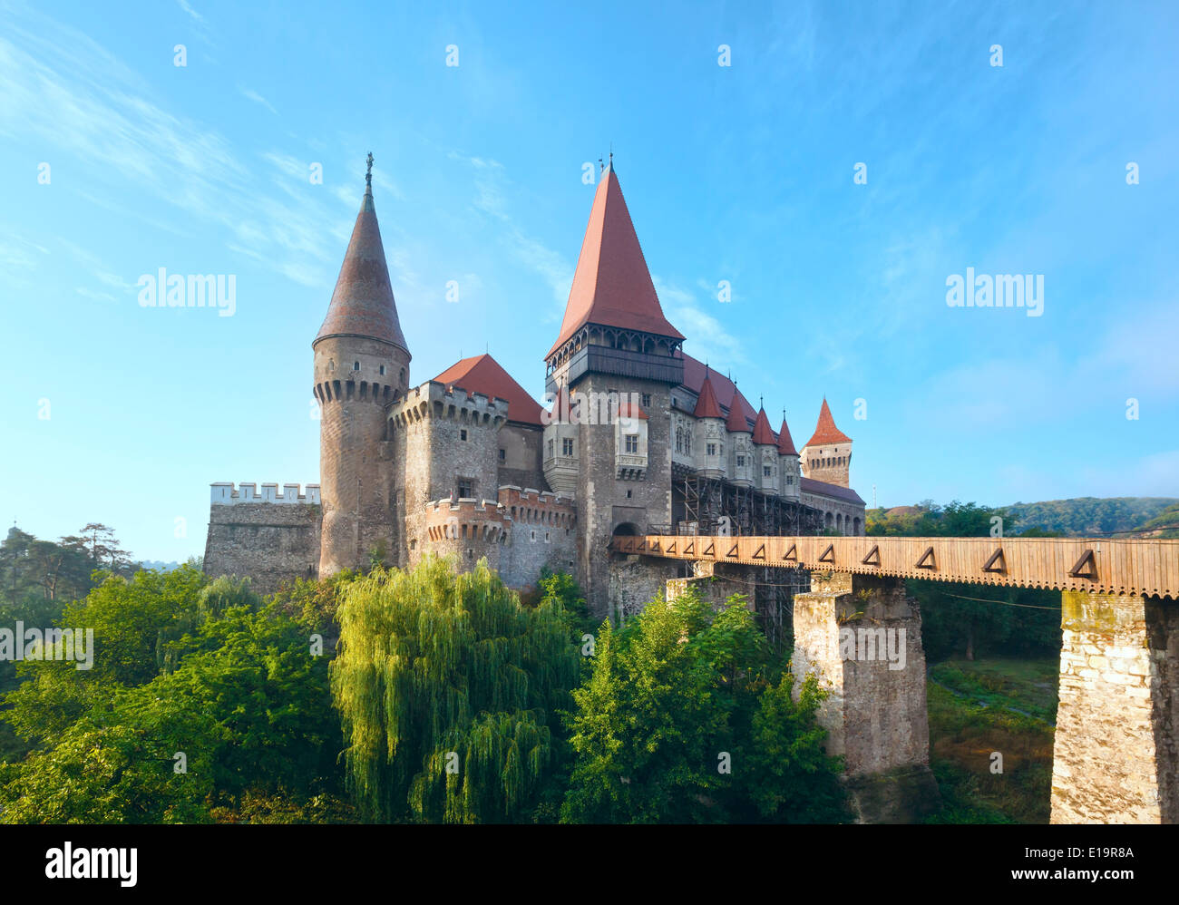 Corvin Castle estate vista la mattina (Hunedoara, Transilvania, Romania). È stato stabilito in 1446 Foto Stock