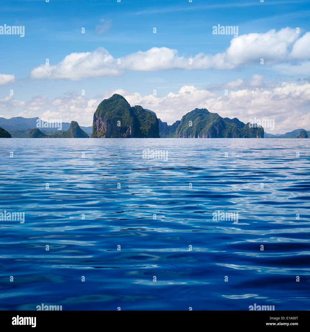 Vista in lontananza Inabuyatan isola di Palawan. Foto Stock