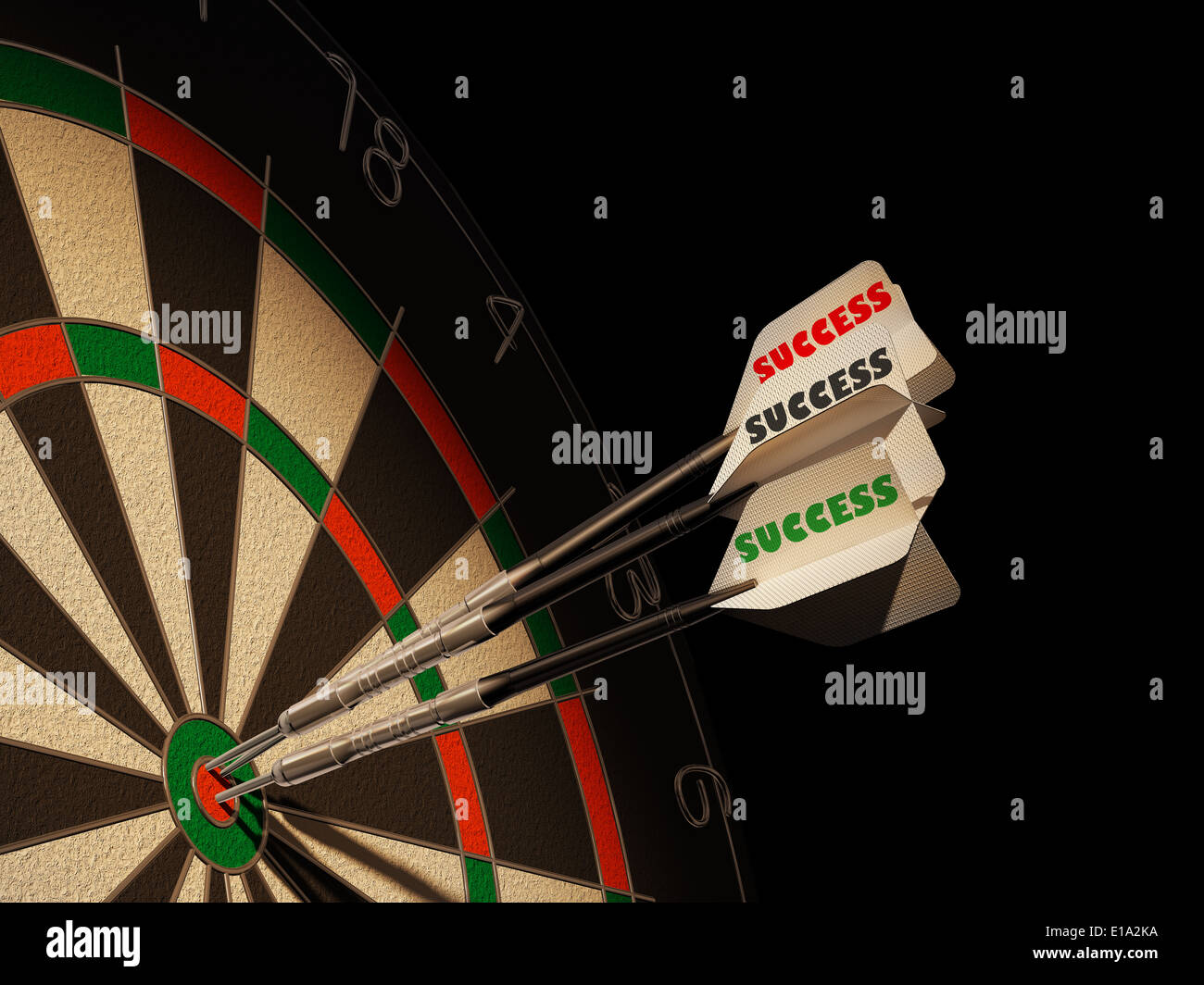 Dartboard con tre freccette nel centro del bersaglio, con i tipi di successo sul code. Foto Stock