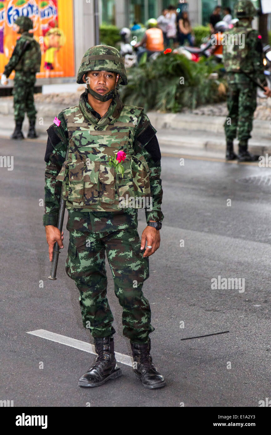Soldato dell'esercito a anti colpo di dimostrazione, Bangkok, Thailandia Foto Stock