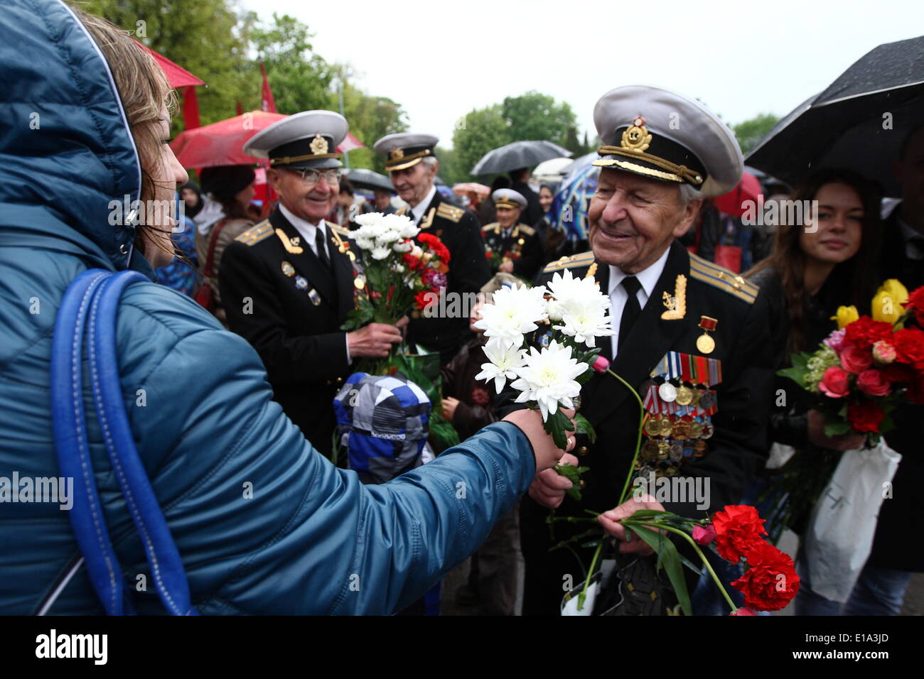 Kaliningrad, Russia. 9 maggio 2014. Kaliningrad, Russia 9th, maggio 2014 WWII Esercito Rosso i veterani sono visto durante una grande parata militare nella regione di Kaliningrad, Russia, per contrassegnare la Giornata della Vittoria, 9 maggio 2014. Migliaia di truppe russe hanno marciato oggi in tutto il paese per contrassegnare 69 anni dalla vittoria nella II Guerra Mondiale in una dimostrazione di forza militare in mezzo alle tensioni in Ucraina dopo Mosca l'annessione della Crimea © Michal Fludra/NurPhoto/ZUMAPRESS.com/Alamy Live News Foto Stock