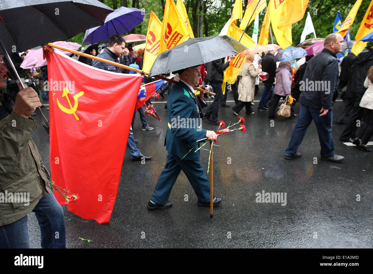 Kaliningrad, Russia. 9 maggio 2014. Kaliningrad, Russia 9th, maggio 2014 soldati russi marzo durante una grande parata militare nella regione di Kaliningrad, Russia, per contrassegnare la Giornata della Vittoria, 9 maggio 2014. Migliaia di truppe russe hanno marciato oggi in tutto il paese per contrassegnare 69 anni dalla vittoria nella II Guerra Mondiale in una dimostrazione di forza militare in mezzo alle tensioni in Ucraina dopo Mosca l'annessione della Crimea. © Michal Fludra/NurPhoto/ZUMAPRESS.com/Alamy Live News Foto Stock