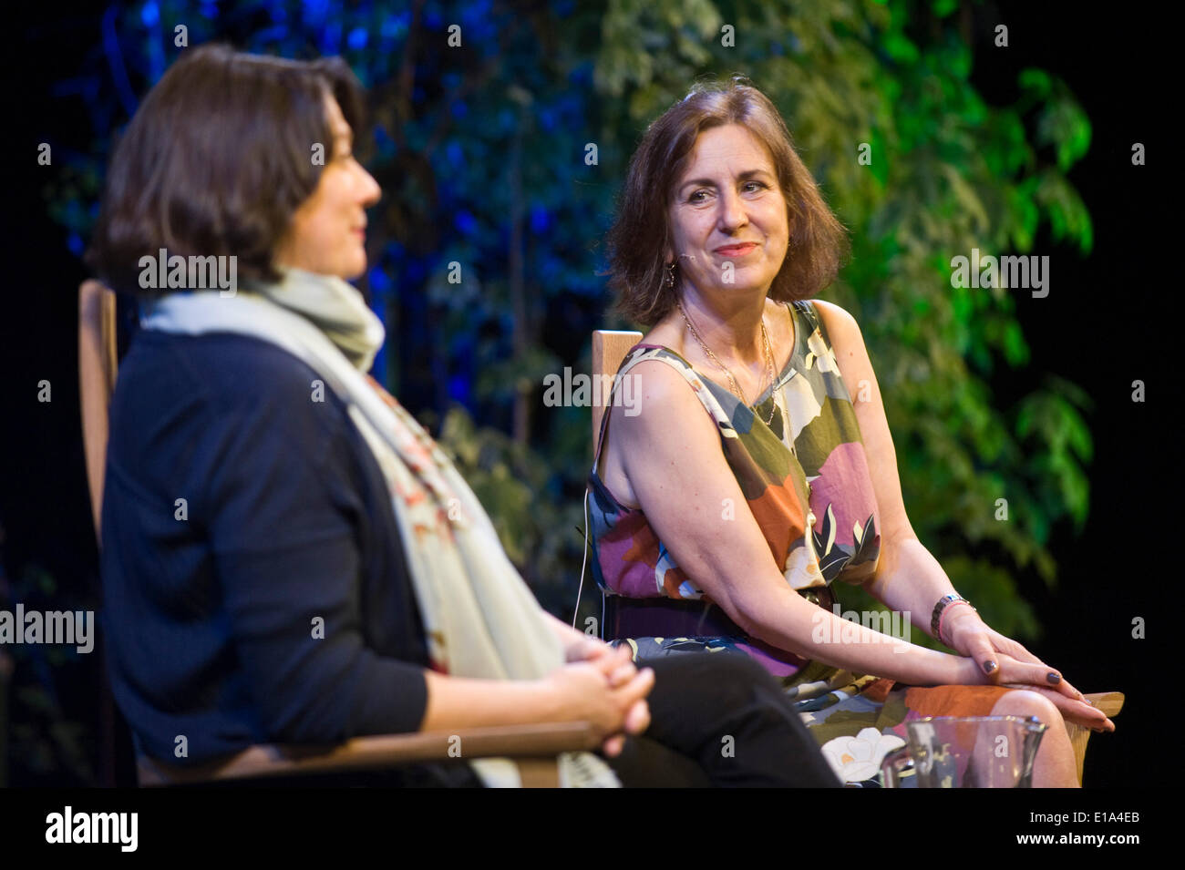 Kirsty Wark discutendo il suo primo romanzo a Hay Festival 2014. ©Jeff Morgan Foto Stock