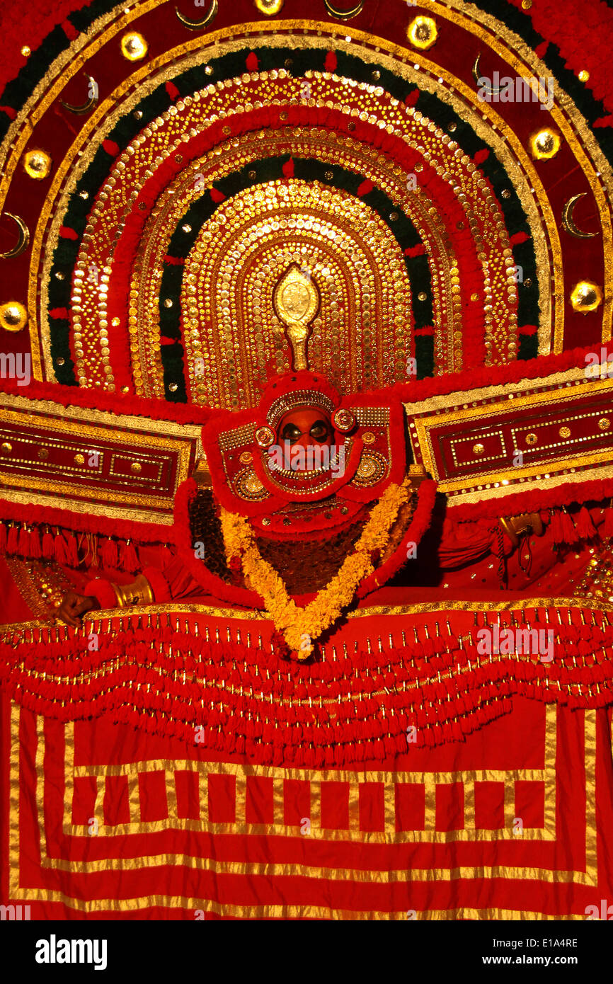 Danza Theyyam tempio Foto Stock