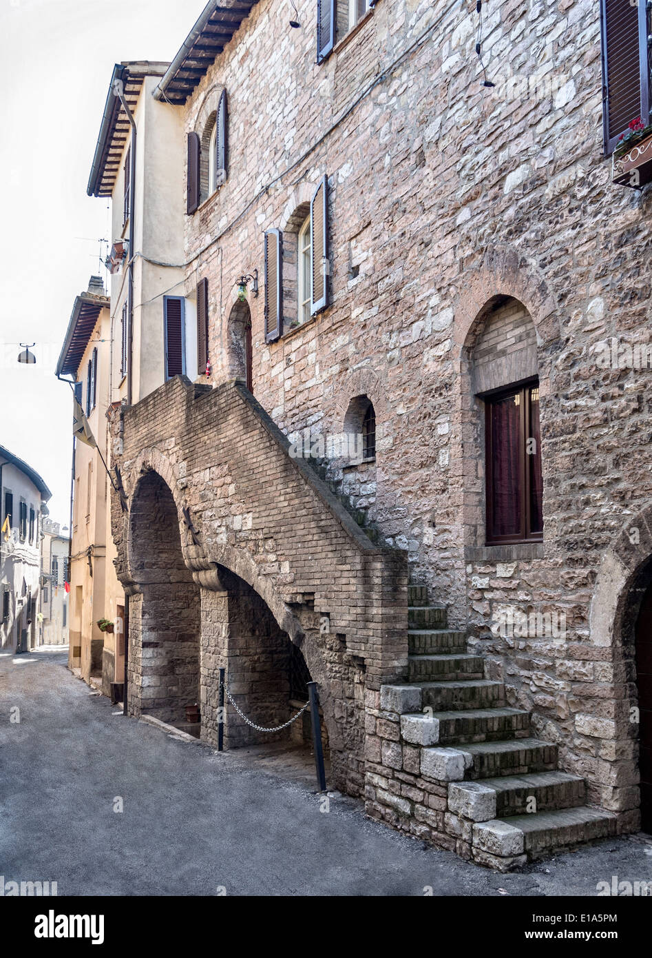 Casa medioevale in Via Giulia, Spello, Umbria, Italia Foto Stock