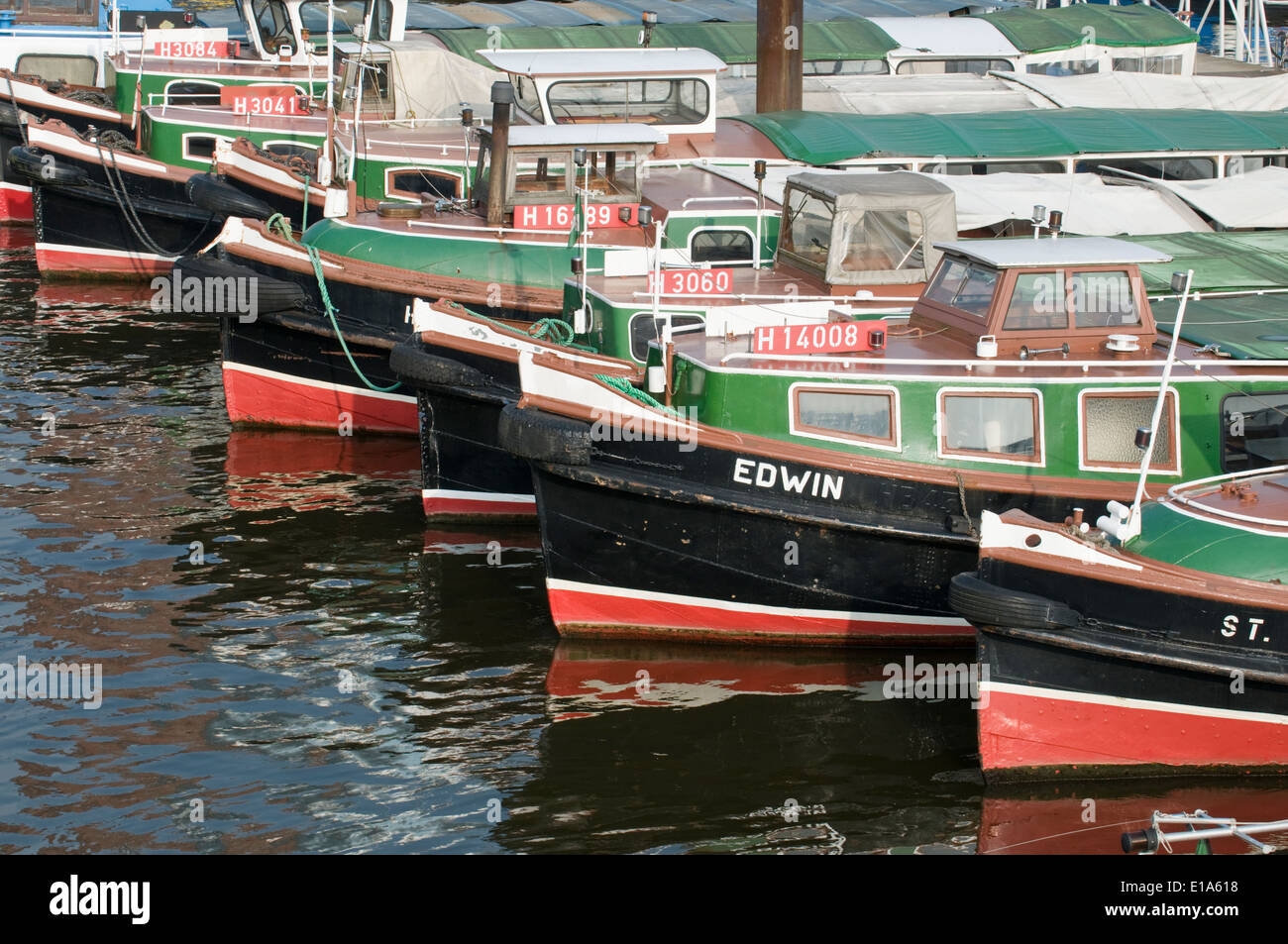 Stivali in Hamburger haven, Germania Foto Stock