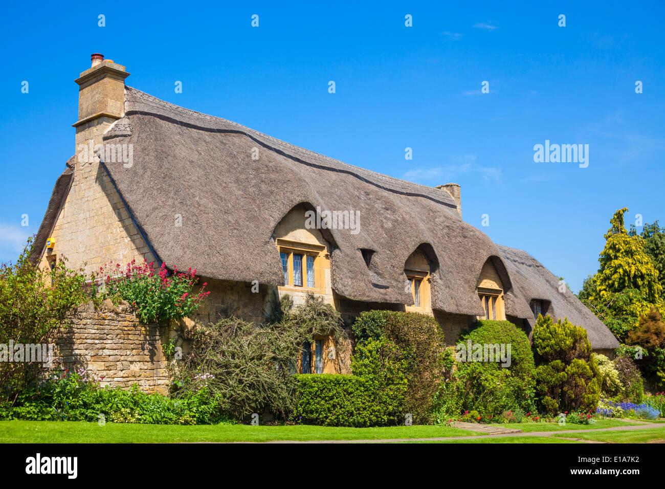 In Cotswolds cottage con il tetto di paglia, Chipping Campden, Cotswolds, Gloucestershire, England, Regno Unito e Unione europea, Europa Foto Stock