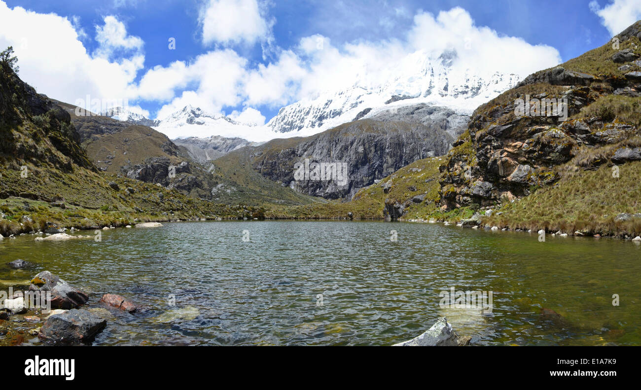 Trekking nel Parco Nazionale del Huascaran, parte del Perù Cordillera Blanca. Foto Stock