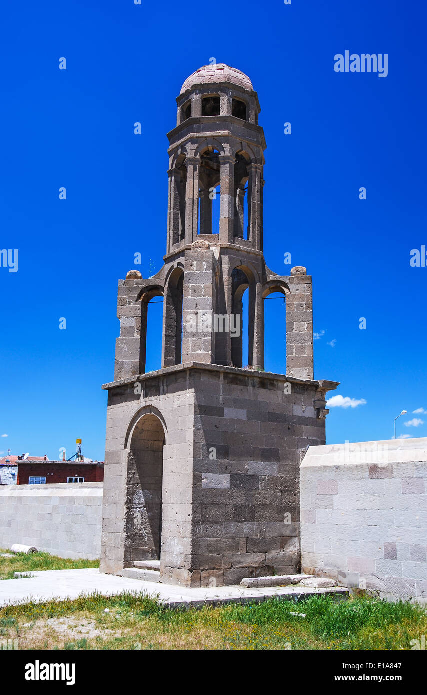 Ovaoren, Cappadocia. Torre della Chiesa Ortodossa di San Theodoros Trion, costruito nel 1858 in Anatolia centrale, Turchia Foto Stock