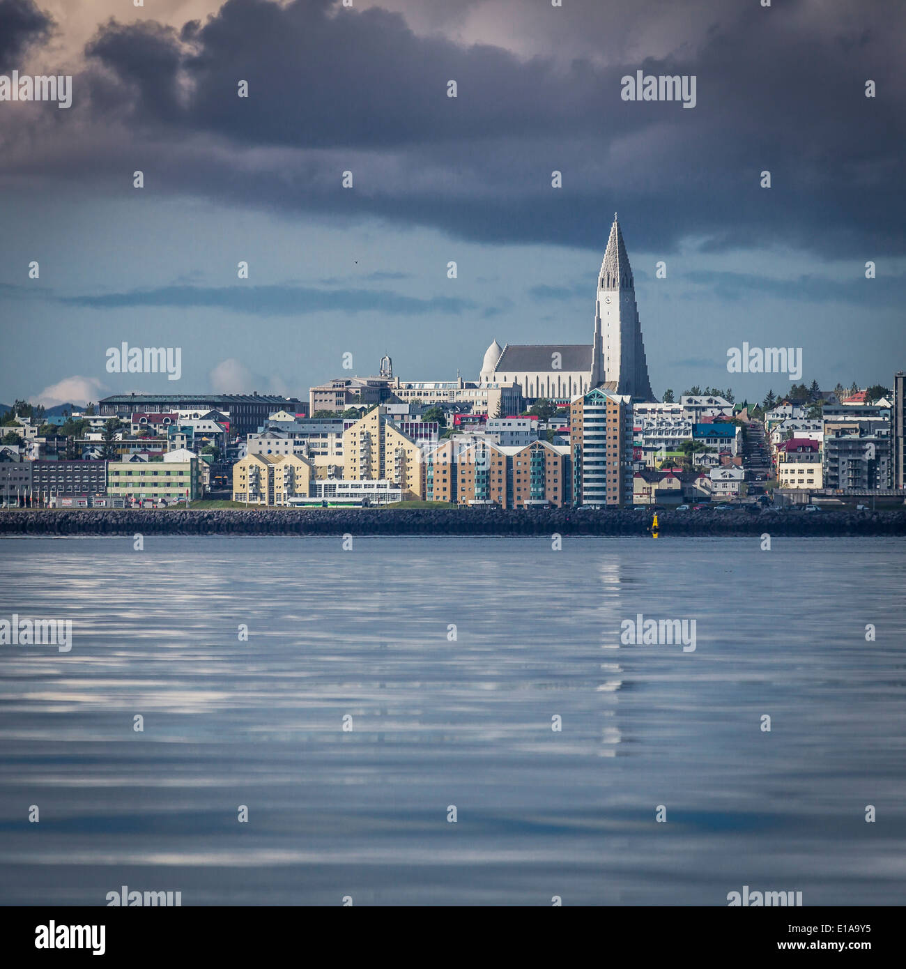 Reykjavik con chiesa hallgrimskirkja, Islanda. Foto Stock