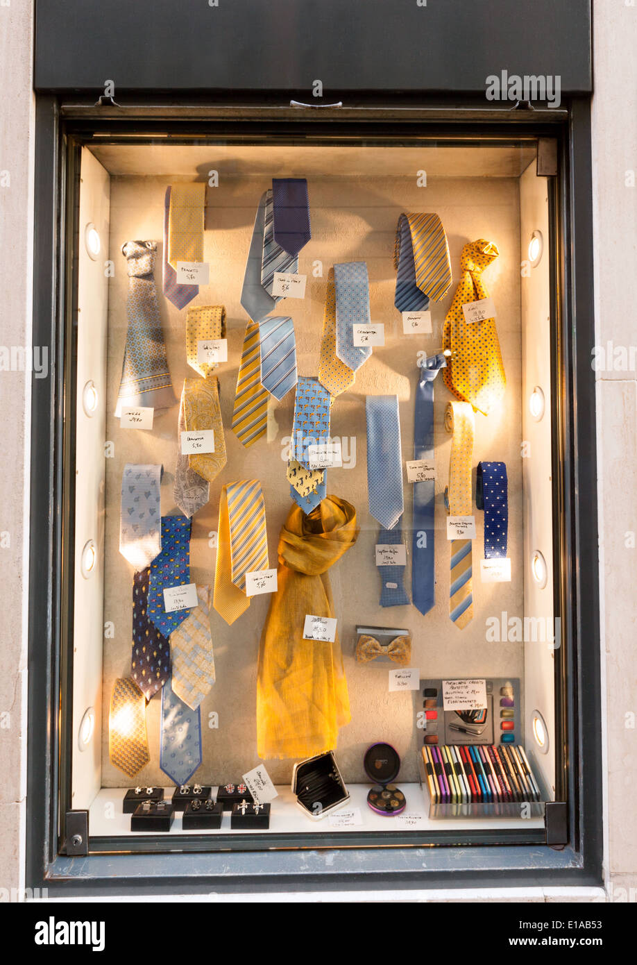 Italiano cravatte di seta per la vendita, Roma Italia Europa Foto Stock