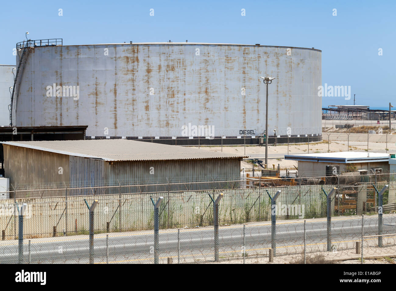 Big Grey serbatoio di diesel in Arabia Saudita Foto Stock