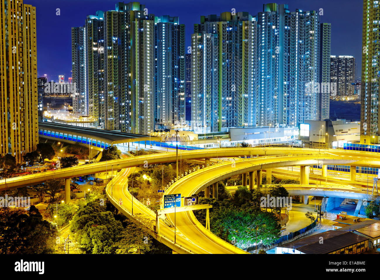 Autostrada cavalcavia in hongkong centro pubblico di Kwun Tong district Foto Stock