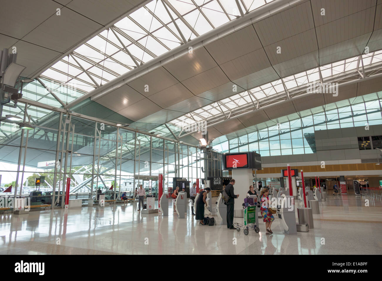 Sydney Australia,New South Wales,Kingsford-Smith Airport,SYD,terminal,interior Inside,design,architettoniche,chioschi self-service,biglietteria,Visitors Boat Foto Stock