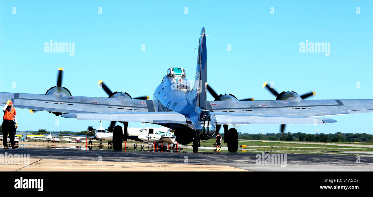 Argento vecchio piano attorno a prendere il via alla McKinney Air Show Foto Stock