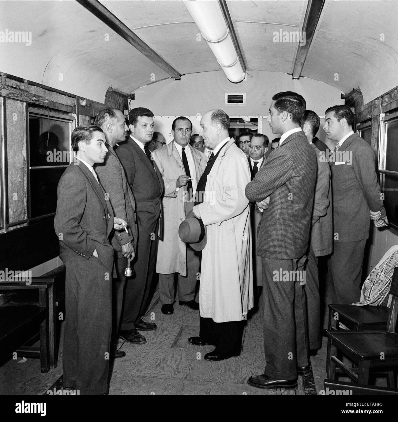 Questa immagine evidenzia il ruolo significativo dei treni nel sistema di trasporto del Portogallo, concentrandosi in particolare sul suo sviluppo storico e sul suo contributo alla connettività regionale in tutto il paese. Foto Stock