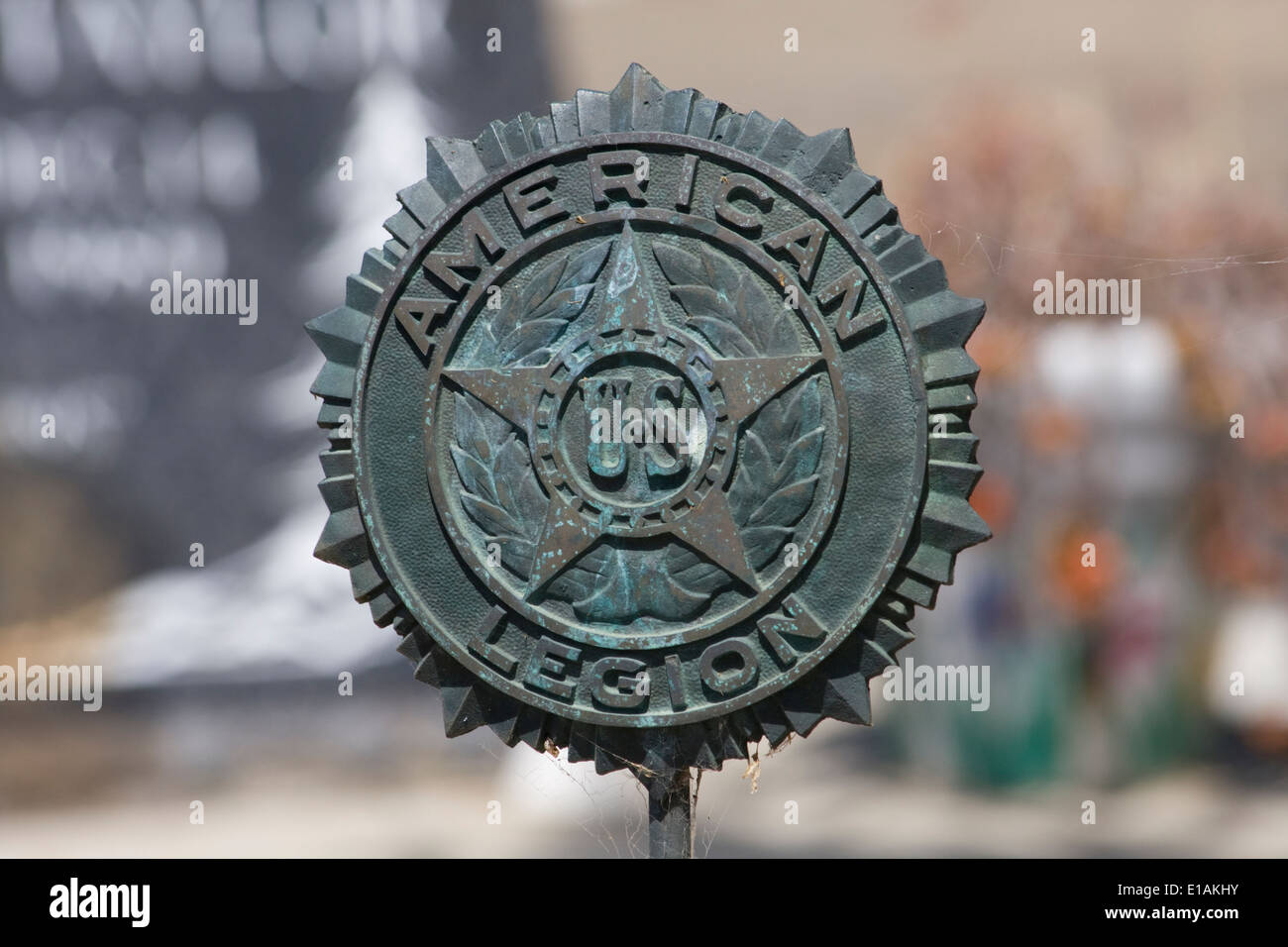 American Legion segno a una tomba in San Juan Bautista, California. Foto Stock