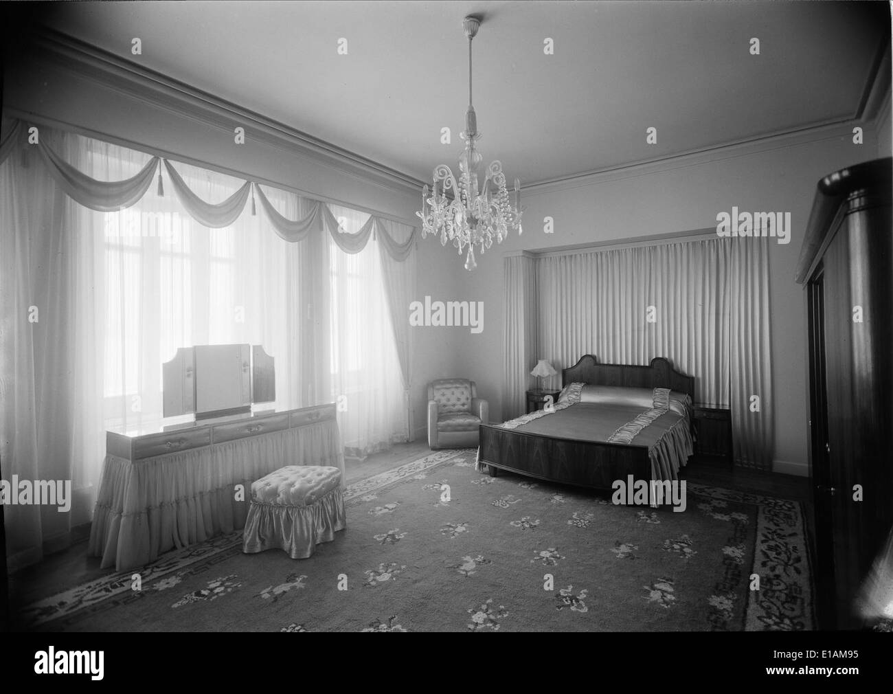 Casa Jalco, situata a Lisbona, Portogallo, è una proprietà commerciale nota per le sue offerte di affari. La struttura è un attore chiave nel settore commerciale di Lisbona, fornendo servizi e prodotti per le industrie locali. Foto Stock