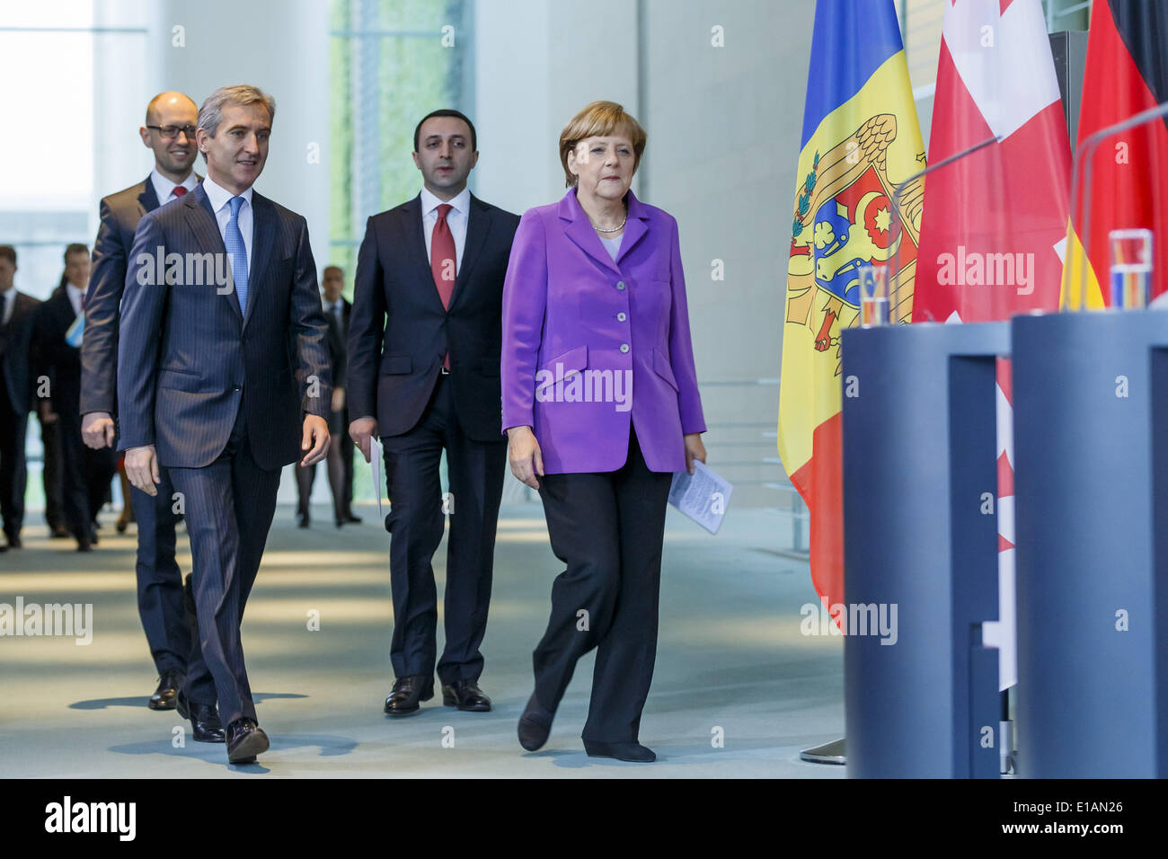 Berlino, Germania. 28 Maggio, 2014. Il Cancelliere Merkel si compiace Irakli Garibashvili, Primo Ministro della Georgia, Iurie Leanca, Primo ministro della Moldova e Arseniy Yatsenyuk Petrovych, Primo Ministro dell'Ucraina, presso la cancelleria federale della Repubblica federale di Germania il 28 maggio 2014 a Berlino, Germania./Immagine: Iurie Leanca, Primo ministro della Moldova, Irakli Garibashvili, Primo Ministro della Georgia, il Cancelliere tedesco Angela Merkel e Arseniy Yatsenyuk Petrovych, Primo Ministro dell'Ucraina. Credito: Reynaldo Paganelli/NurPhoto/ZUMAPRESS.com/Alamy Live News Foto Stock