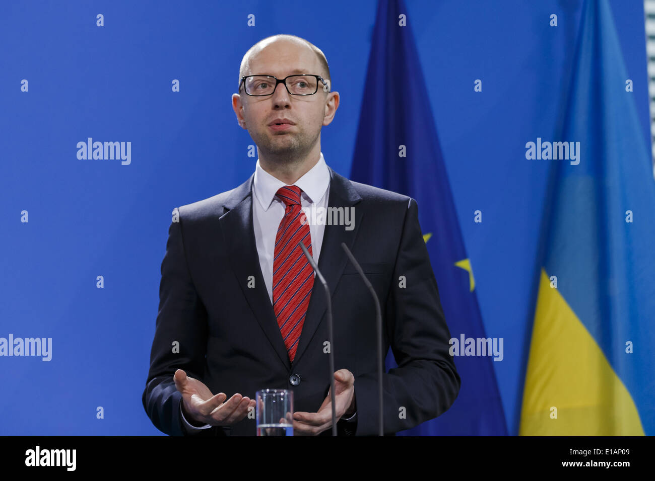 Berlino, Germania. 28 Maggio, 2014. Il Cancelliere Merkel si compiace Irakli Garibashvili, Primo Ministro della Georgia, Iurie Leanca, Primo ministro della Moldova e Arseniy Yatsenyuk Petrovych, Primo Ministro dell'Ucraina, presso la cancelleria federale della Repubblica federale di Germania il 28 maggio 2014 a Berlino, Germania./Immagine: Arseniy Yatsenyuk Petrovych, Primo Ministro dell'Ucraina. Credito: Reynaldo Paganelli/NurPhoto/ZUMAPRESS.com/Alamy Live News Foto Stock