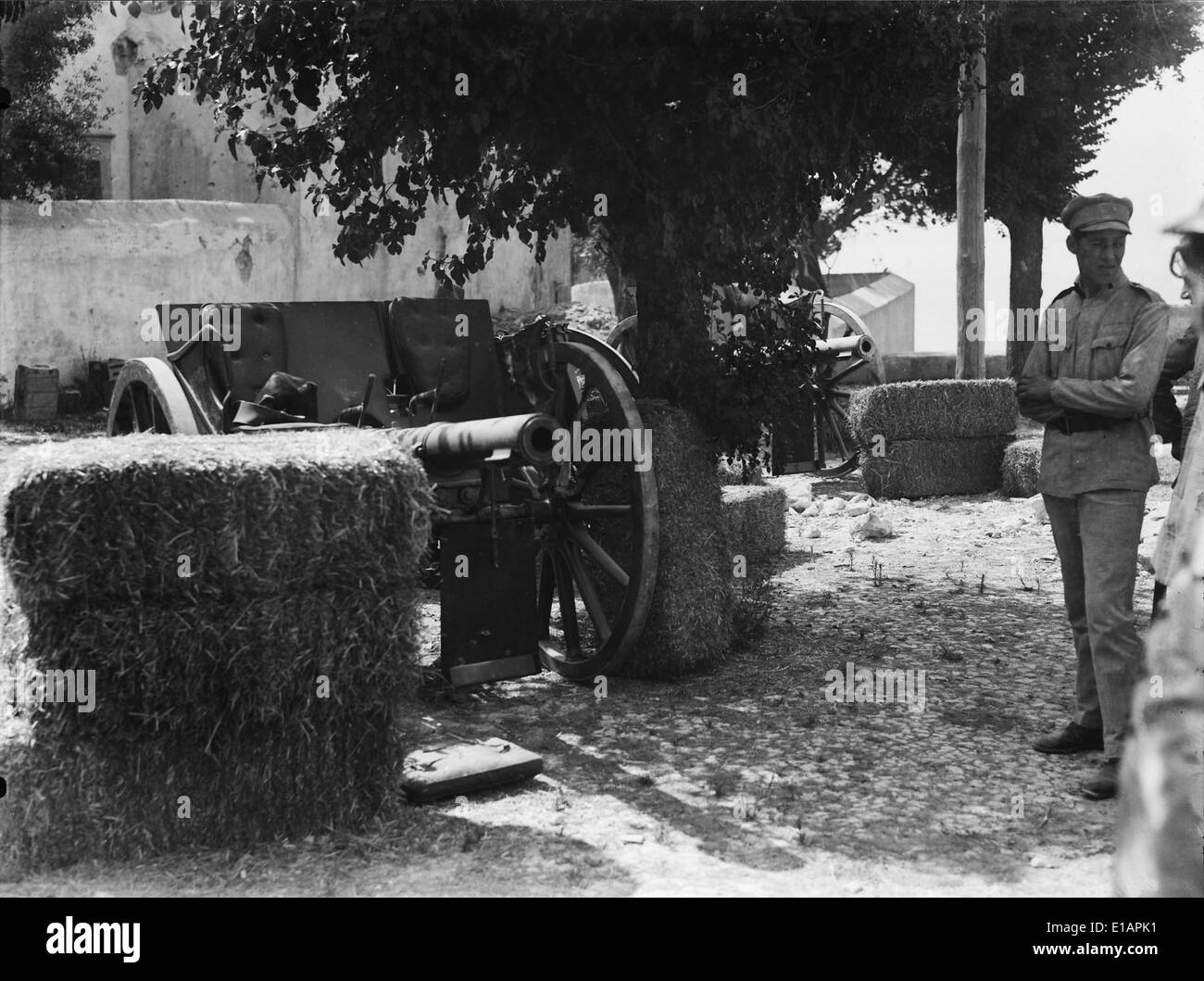 Il colpo di Stato militare del 20 luglio 1928 a Lisbona, in Portogallo, ha segnato un evento significativo nella storia portoghese. Esso comportava l'uso di artiglieria e tattiche militari per rovesciare il governo, plasmando il futuro della nazione. Foto Stock