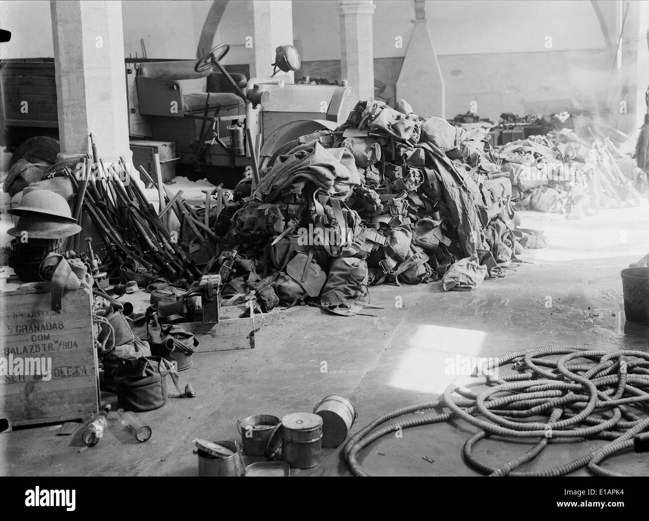 Questa fotografia cattura il colpo di stato militare a Lisbona, Portogallo, il 20 luglio 1928, che documenta un momento significativo nella storia politica del paese, fotografato da Mário Novais. Foto Stock
