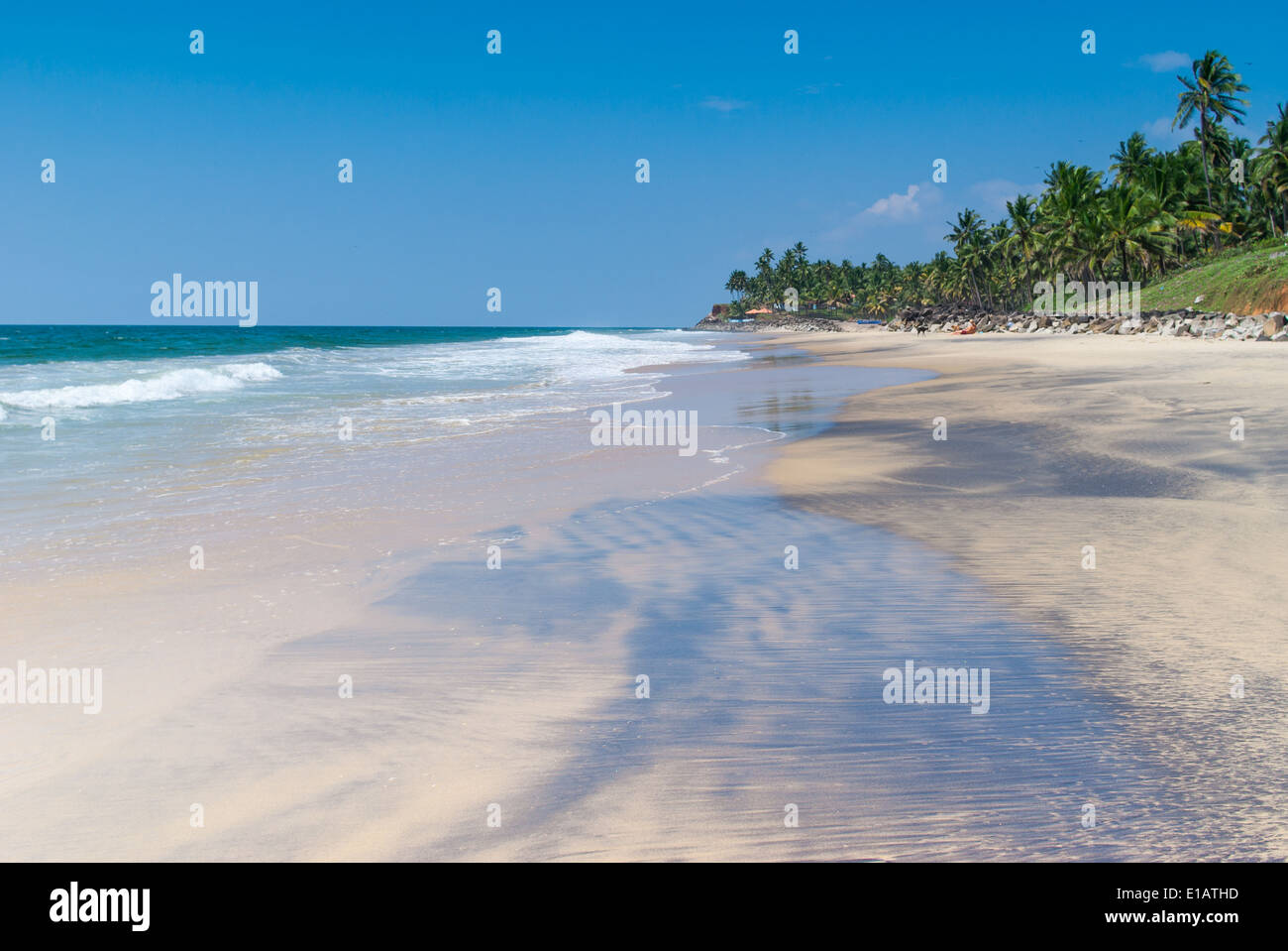 Incredibili spiagge indiano, spiaggia nera, Varkala. Il Kerala, India. Foto Stock