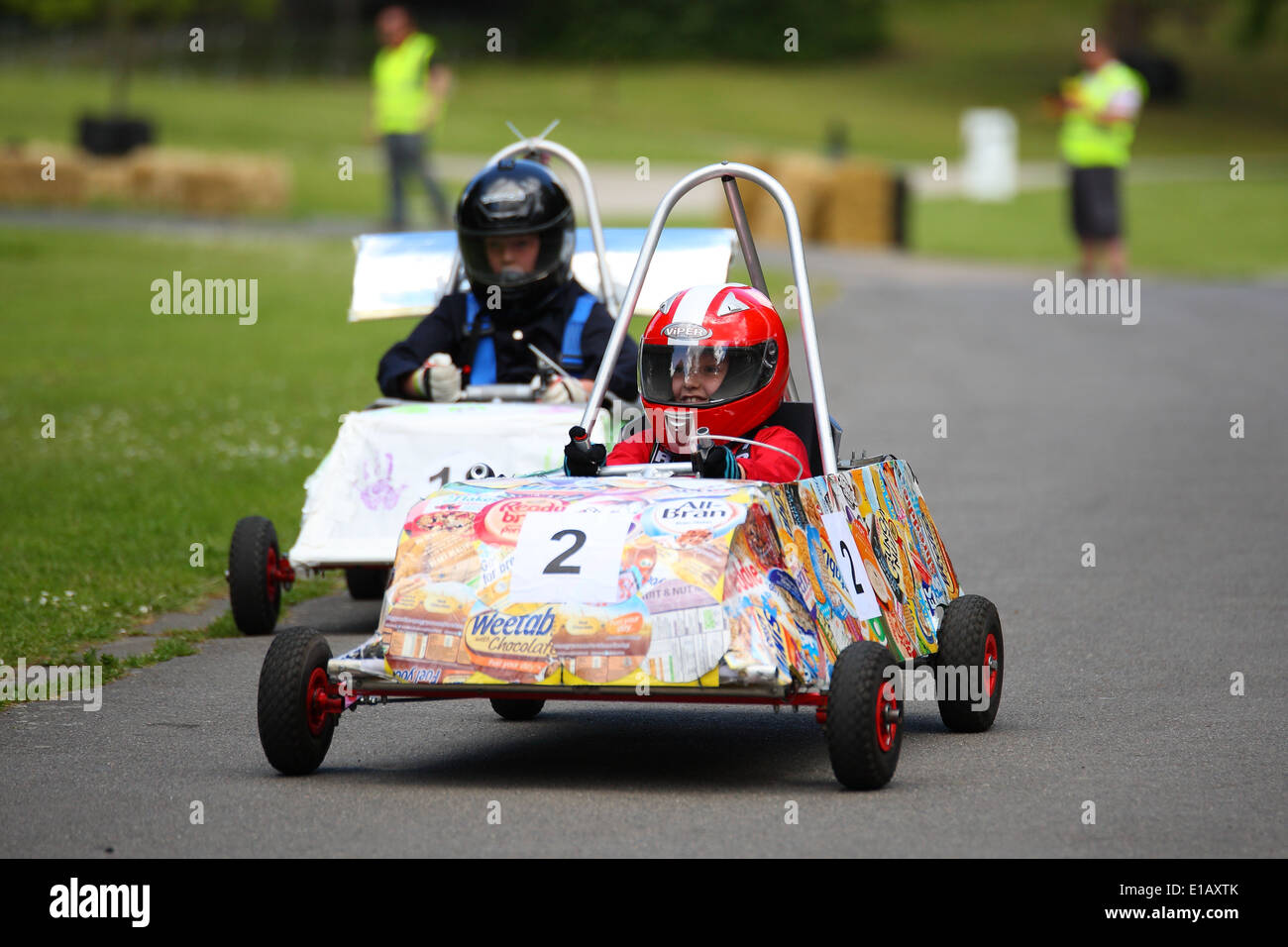 Una vettura compete nel Motorsport presso il Palazzo Sprint al Crystal Palace Park. Foto Stock