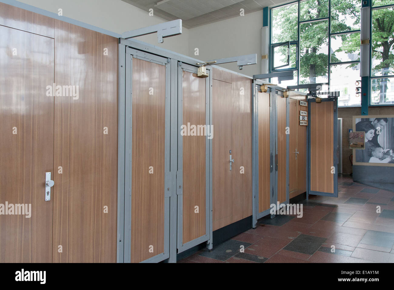 Il Tränenpalast (Palazzo delle lacrime) è il Berlin colloquialism per l'ex valico di frontiera a Berlin Friedrichstrasse. Foto Stock