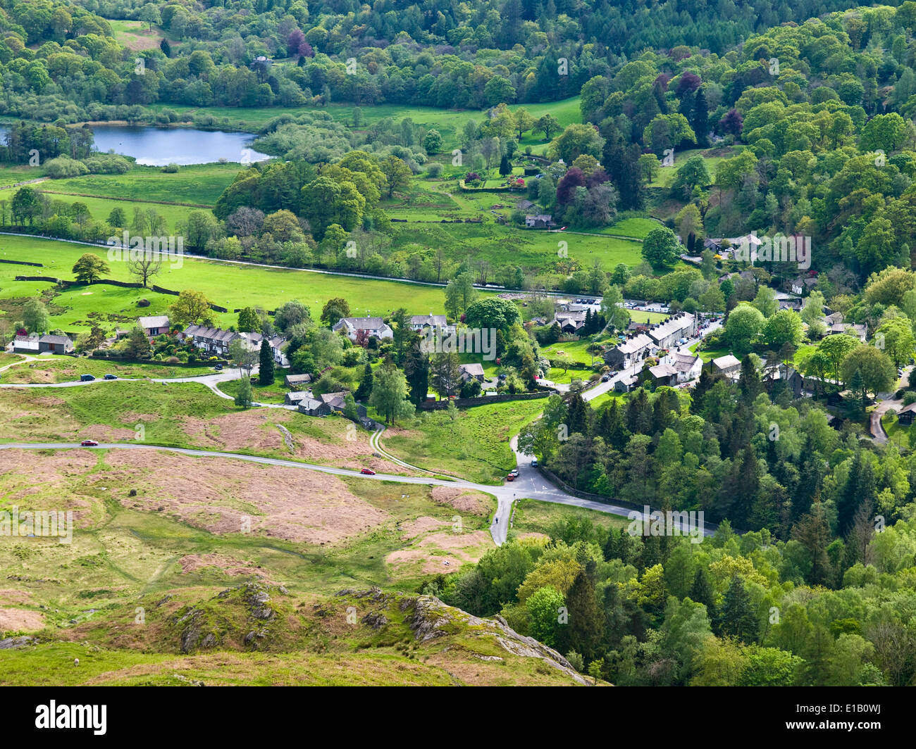 Villaggio Elterwater in The Langdale valley, Parco Nazionale del Distretto dei Laghi, Cumbria, Regno Unito Foto Stock