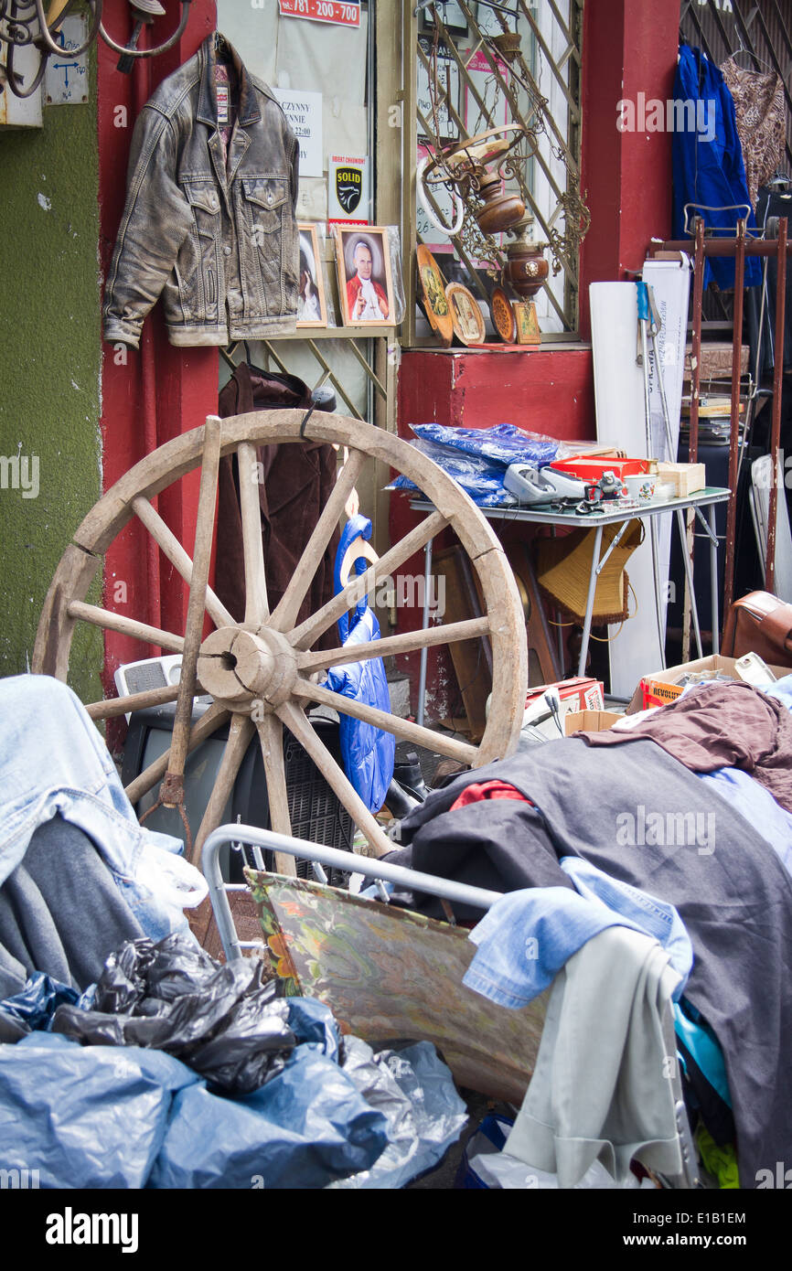 Mercato delle pulci, nel quartiere Kazimierz, Cracovia in Polonia Foto Stock Mercato delle pulci, nel quartiere Kazimierz, Cracovia in Polonia Foto Stock