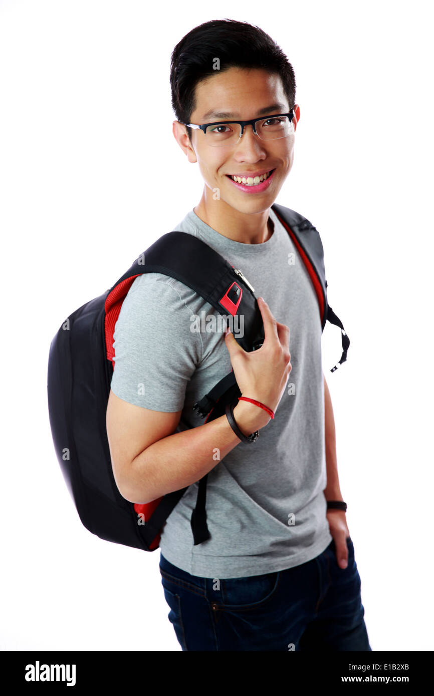 Ritratto di un felice giovane studente con zaino su sfondo bianco Foto Stock