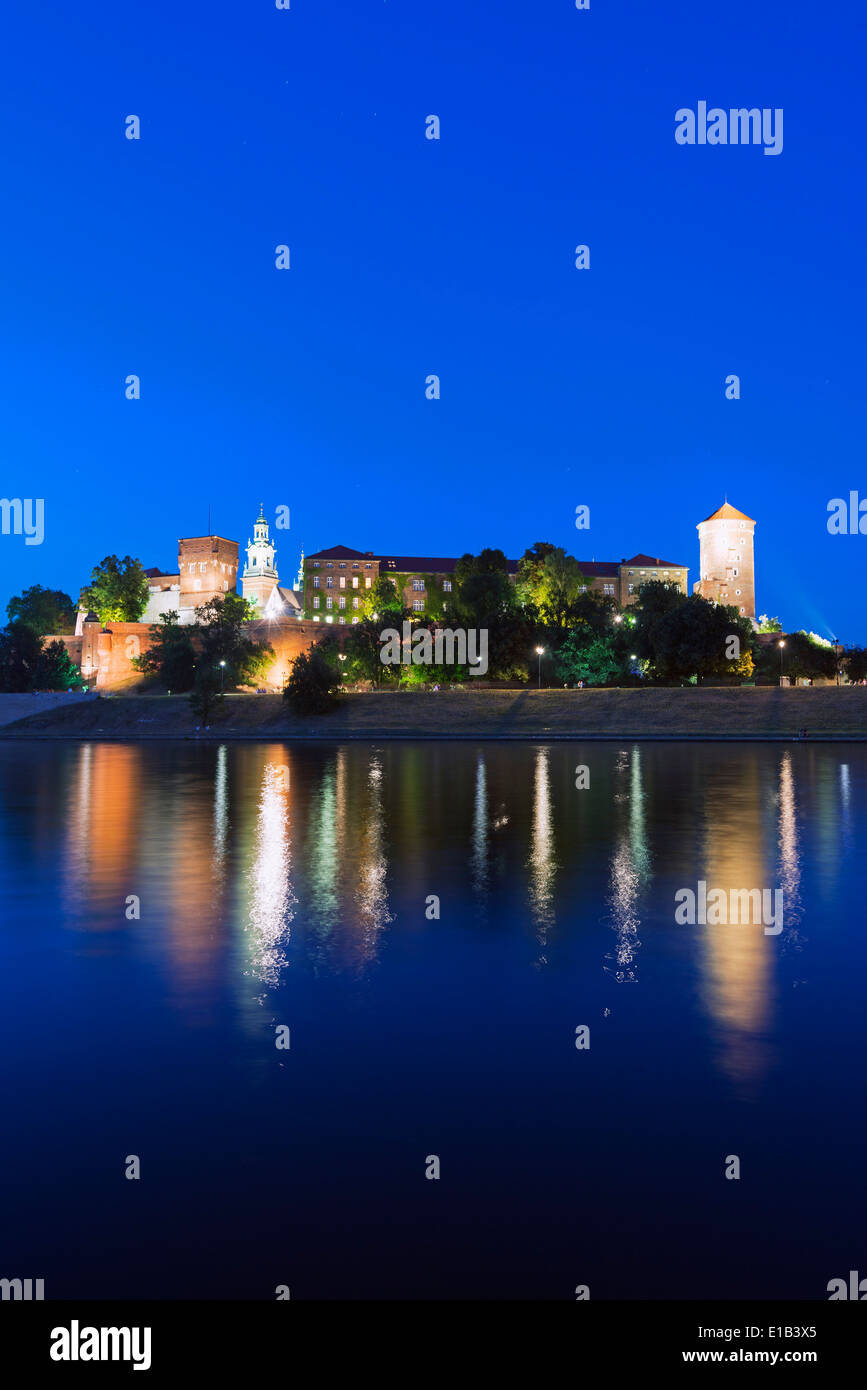 L'Europa, Polonia, Malopolska, Cracovia, dalla collina di Wawel Castle e la Cattedrale, il fiume Vistola, sito Unesco Foto Stock