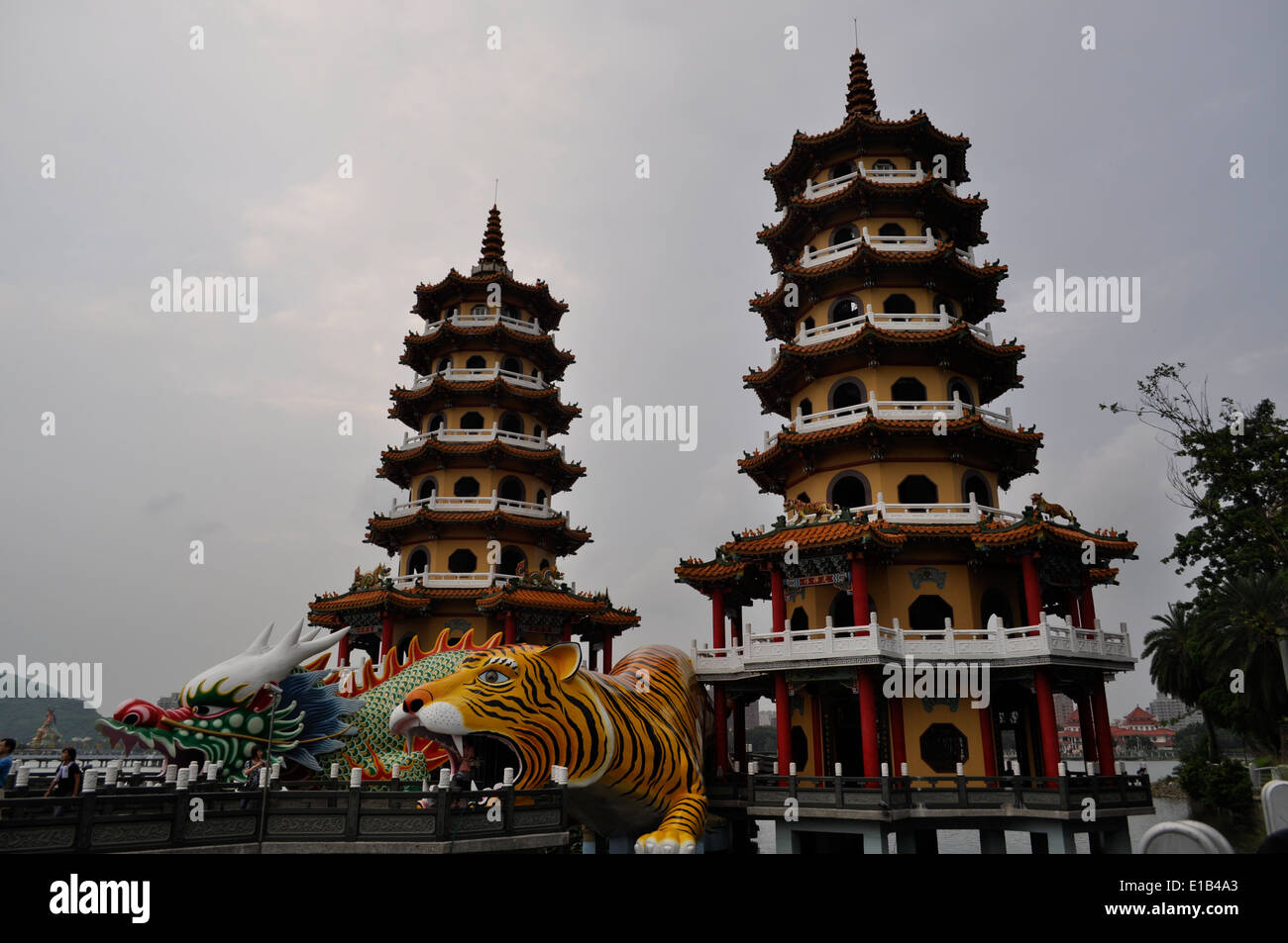 Il Drago e la Tigre pagode,Kaohsiung,Taiwan Foto Stock