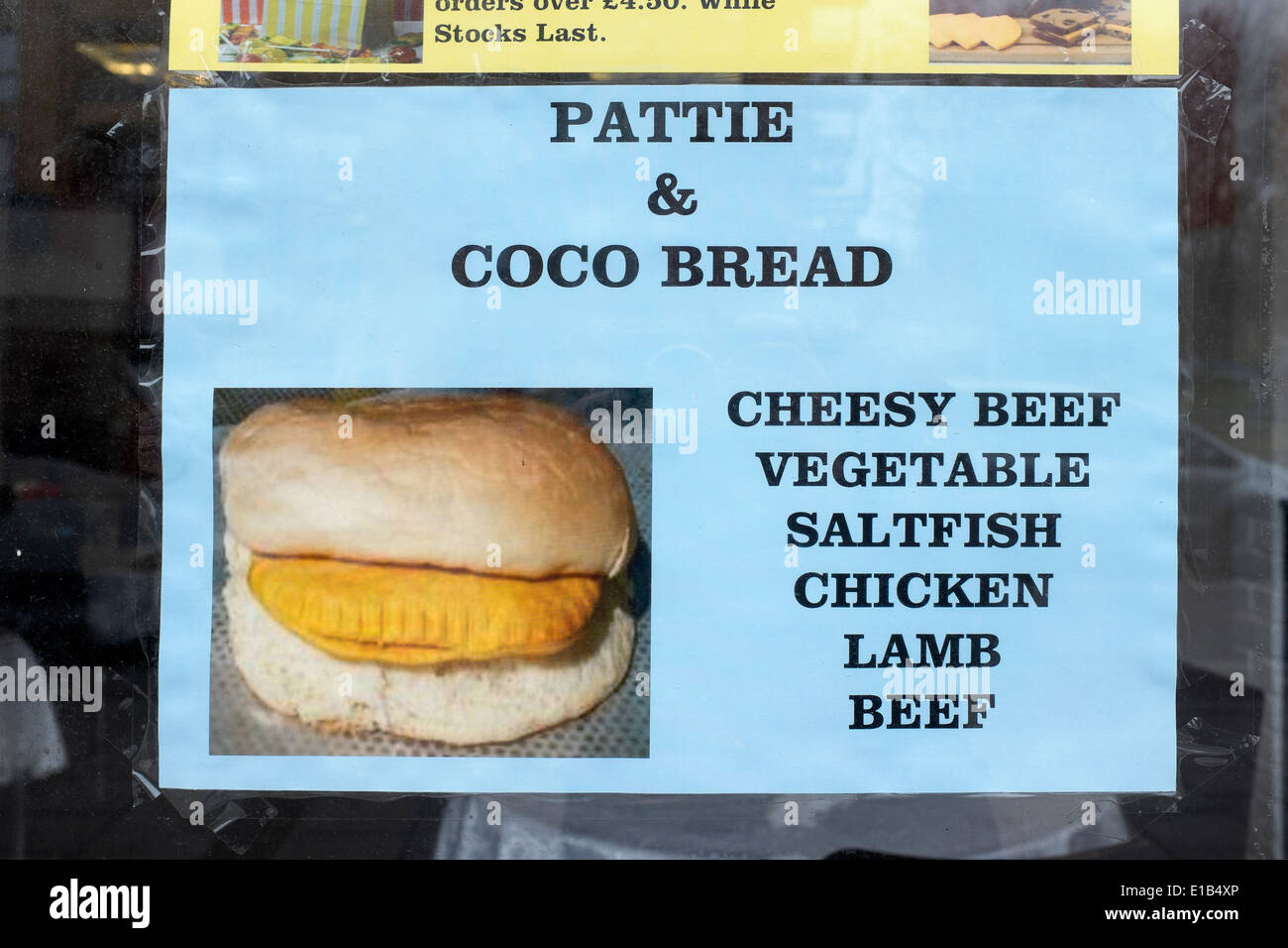 Tortino Coco e il pane in vendita a Brixton Londra Foto Stock