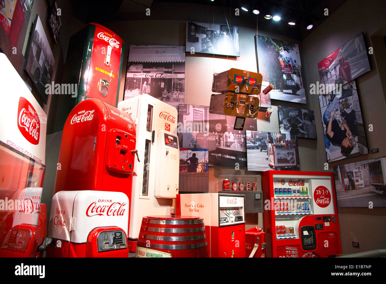 Coca-cola memorabilia provenienti da tutto il mondo in tutto il Mondo di Coca Cola in Atlanta in Georgia Foto Stock