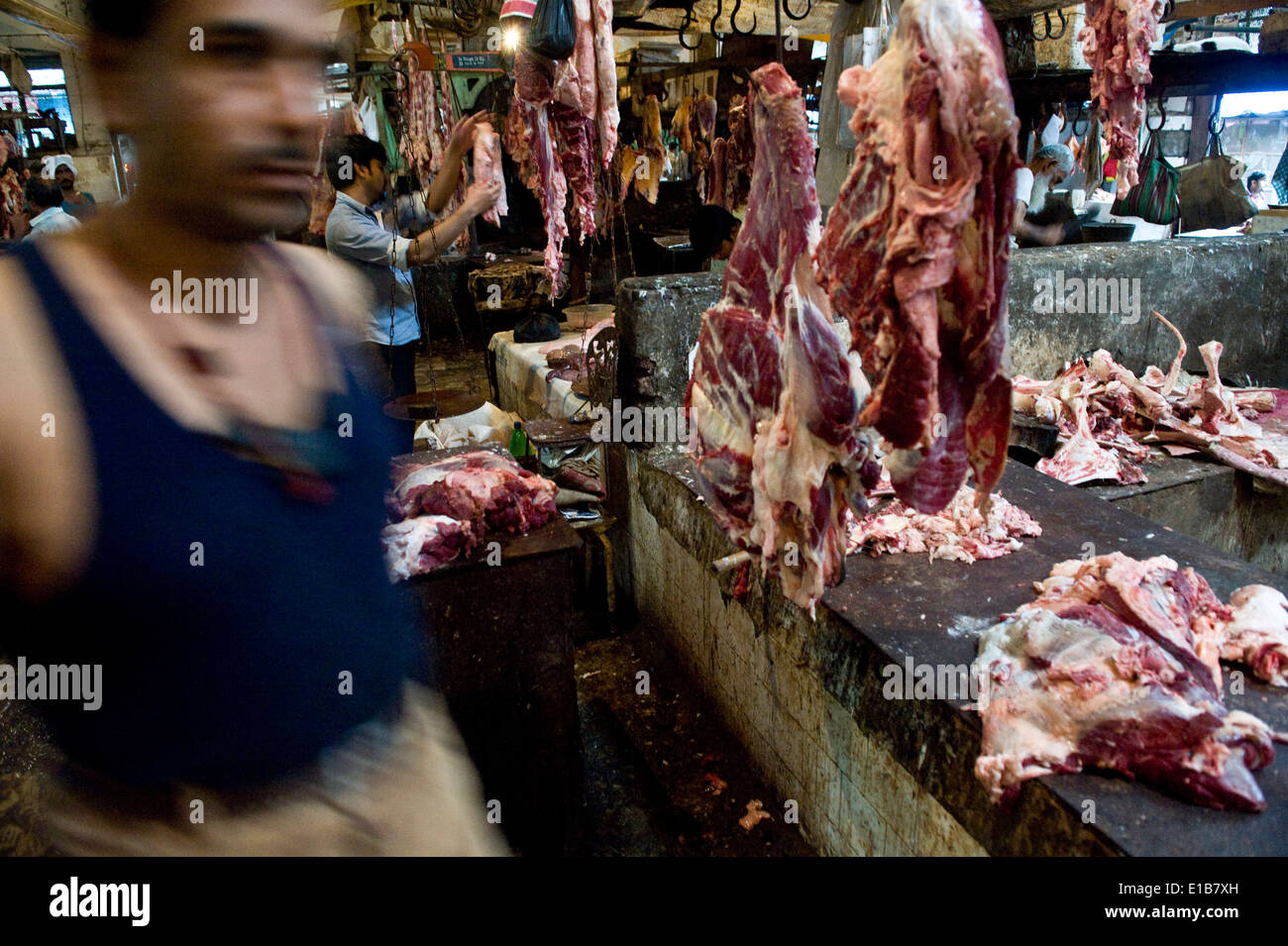 Le scene al mercato della carne un open air di una macelleria dove la carne ar Foto Stock