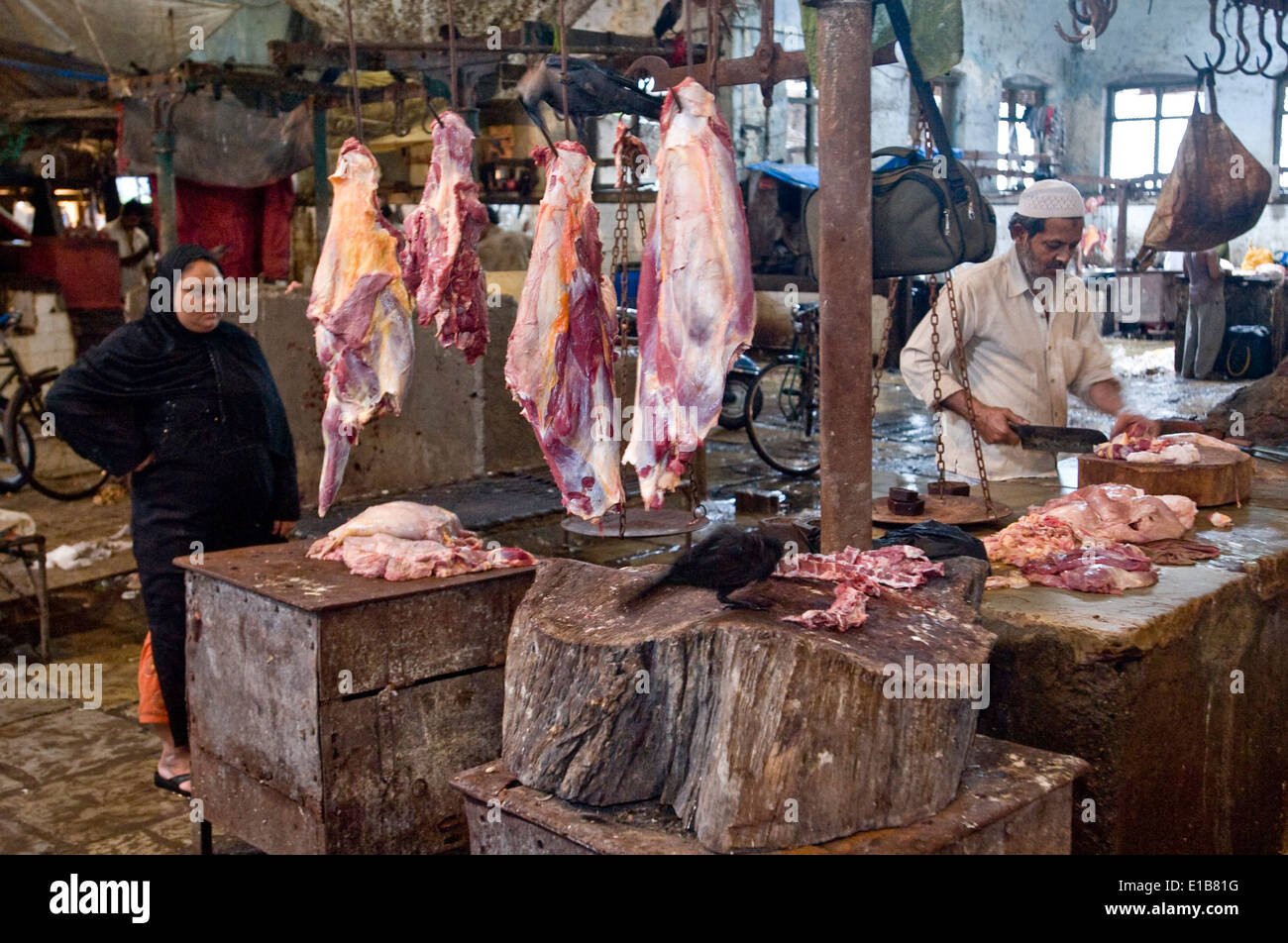 Le scene al mercato della carne un open air di una macelleria dove la carne ar Foto Stock