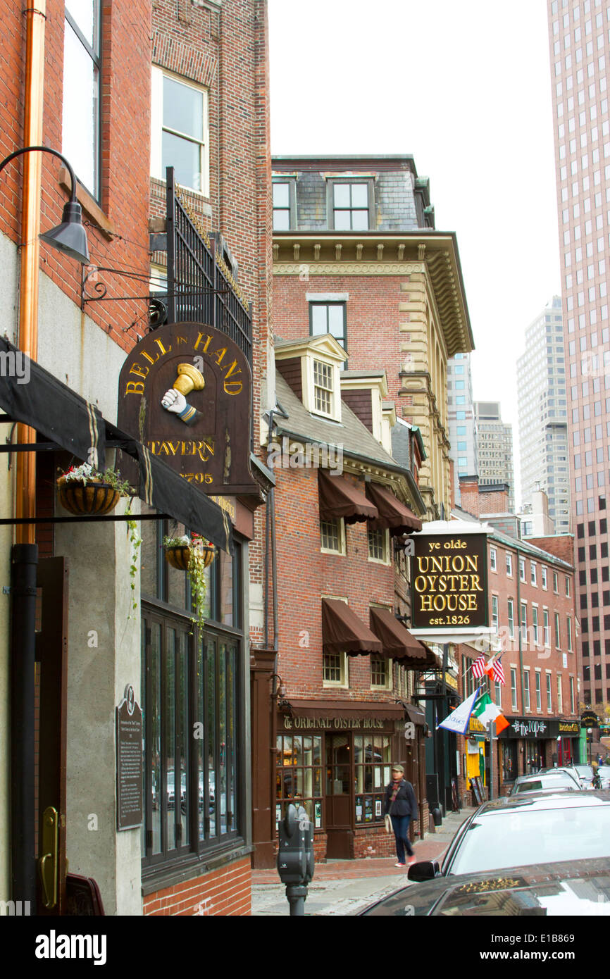 Famosa Campana in mano taverna e Oyster House lungo Union Street a Boston's North End Foto Stock