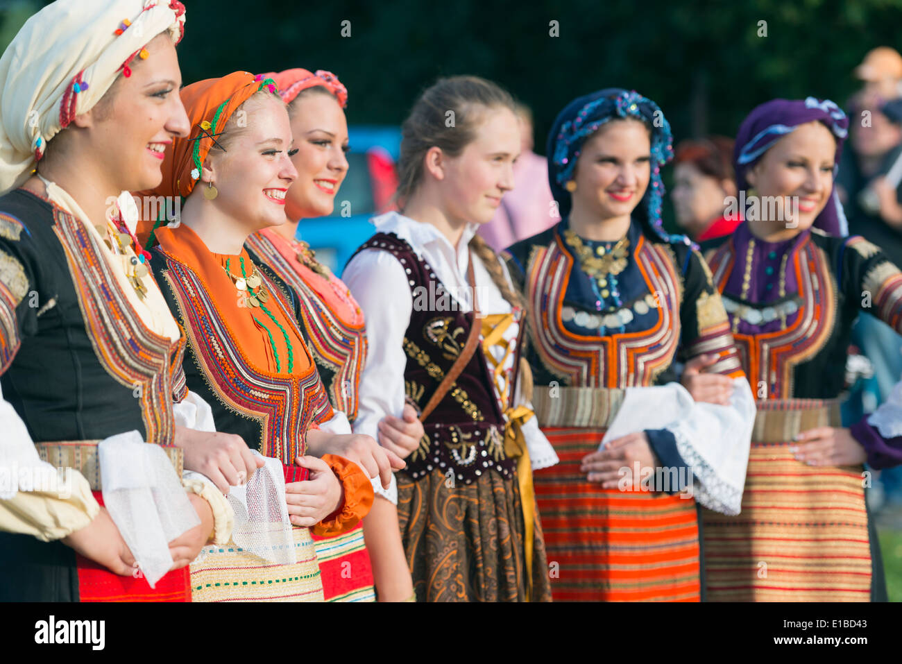 L'Europa, Polonia, Carpazi, Zakopane, Festival Internazionale del Folklore di montagna, esecutori serbo Foto Stock