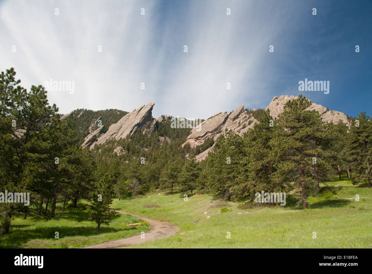 Vista sul Flatirons, una roccia arenaria formazione dal Chautauqua Park a Boulder, Colorado, STATI UNITI D'AMERICA Foto Stock