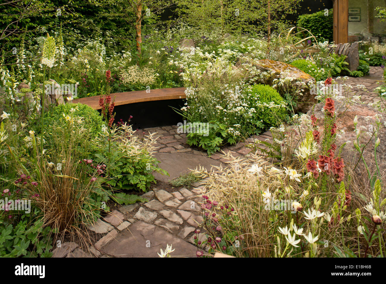 Il vitale terra cielo notturno giardino al Chelsea Flower Show 2014 Foto Stock